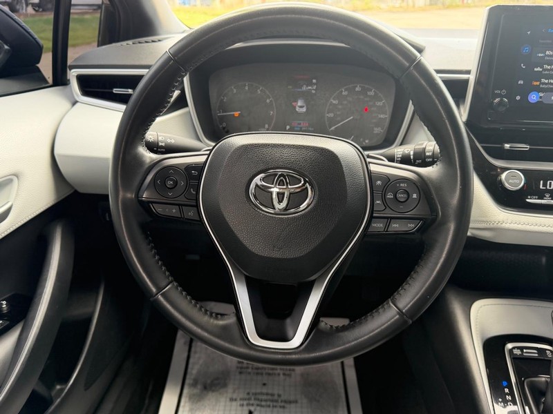 Toyota Corolla Hatchback Vehicle Full-screen Gallery Image 9