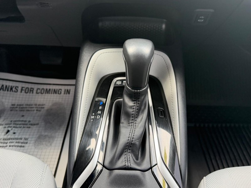 Toyota Corolla Hatchback Vehicle Full-screen Gallery Image 14