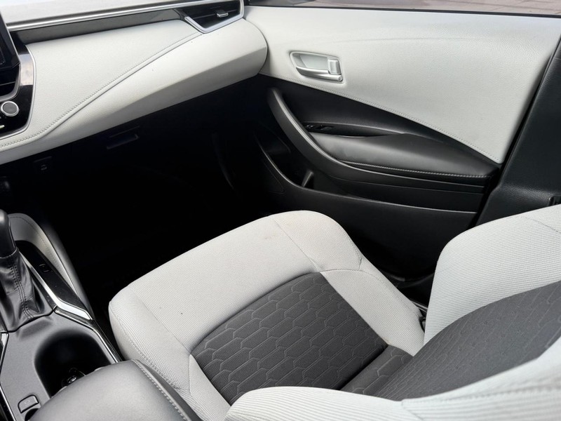 Toyota Corolla Hatchback Vehicle Full-screen Gallery Image 15