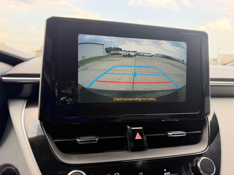 Toyota Corolla Hatchback Vehicle Full-screen Gallery Image 19