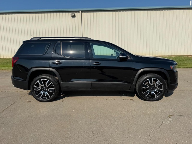 GMC Acadia Vehicle Full-screen Gallery Image 2