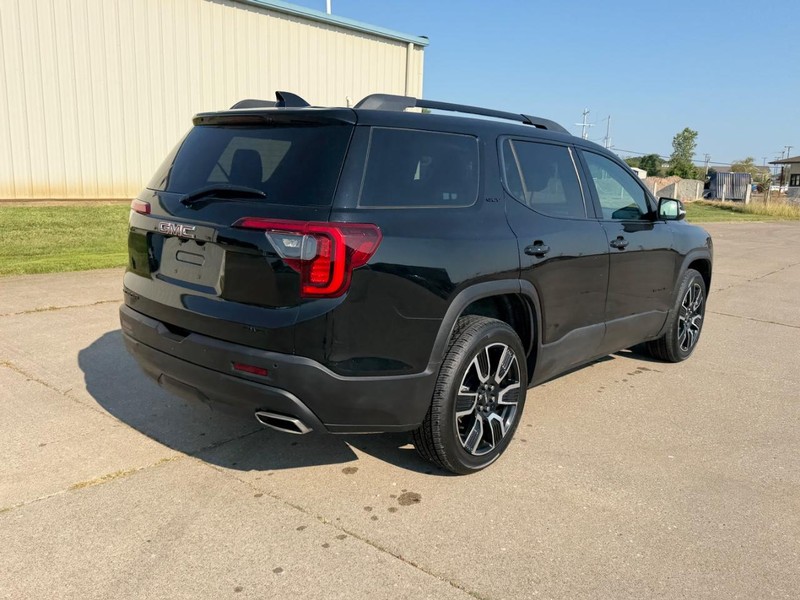 GMC Acadia Vehicle Full-screen Gallery Image 3