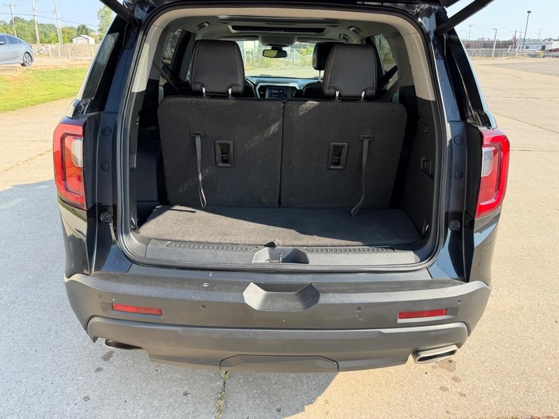 GMC Acadia Vehicle Full-screen Gallery Image 5