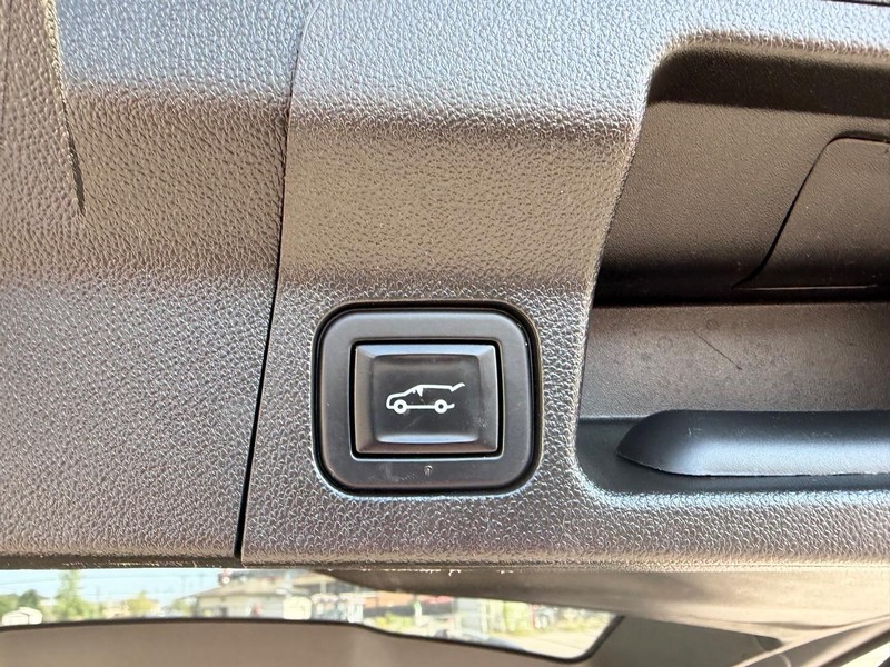 GMC Acadia Vehicle Full-screen Gallery Image 6