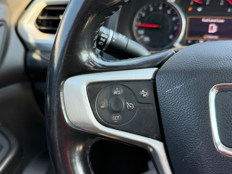 GMC Acadia Vehicle Full-screen Gallery Image 14