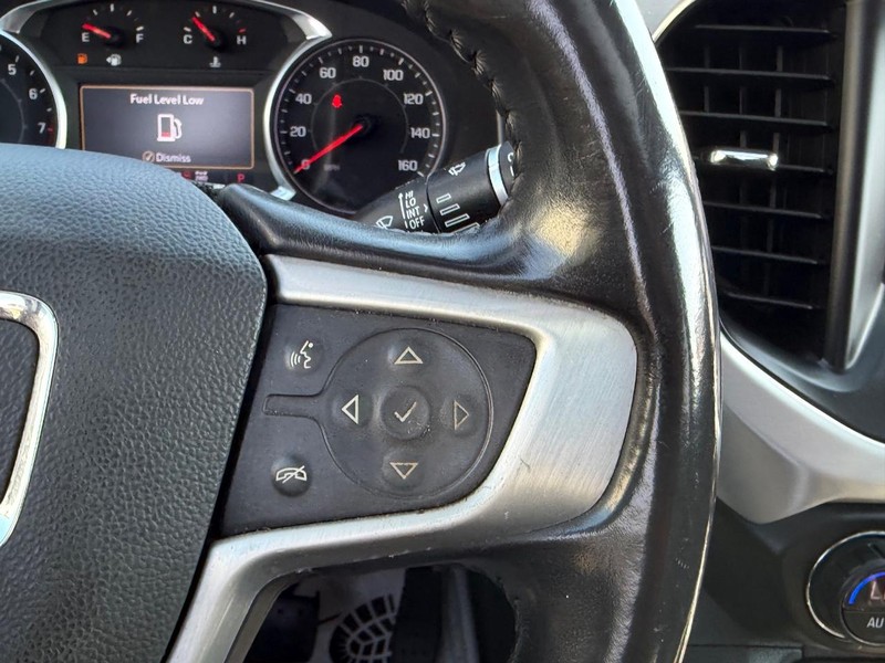 GMC Acadia Vehicle Full-screen Gallery Image 15