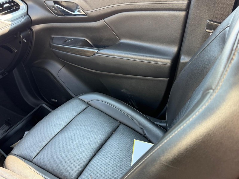 GMC Acadia Vehicle Full-screen Gallery Image 18