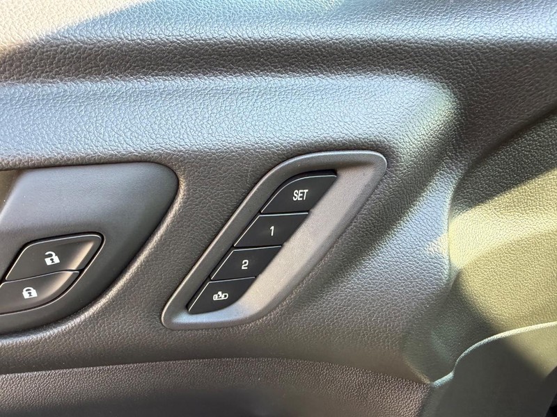 GMC Acadia Vehicle Full-screen Gallery Image 20