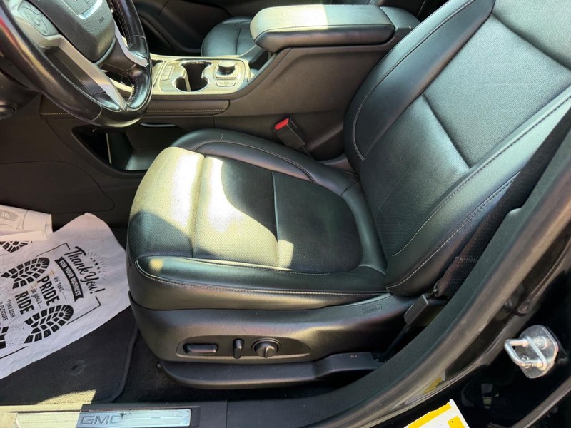 GMC Acadia Vehicle Full-screen Gallery Image 21