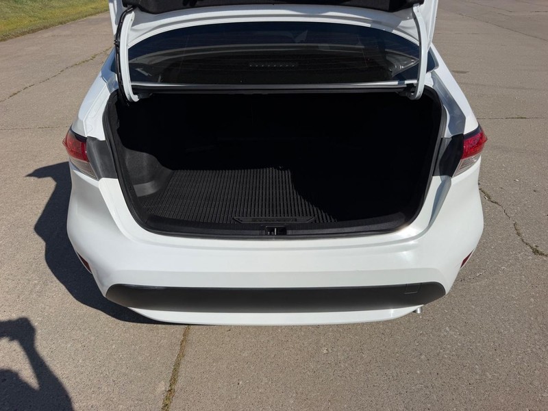 Toyota Corolla Vehicle Full-screen Gallery Image 5