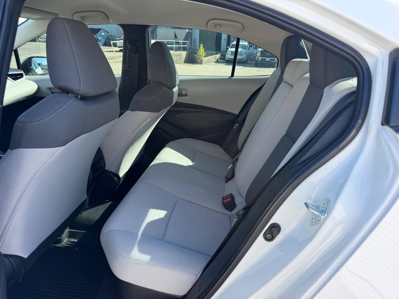 Toyota Corolla Vehicle Full-screen Gallery Image 7