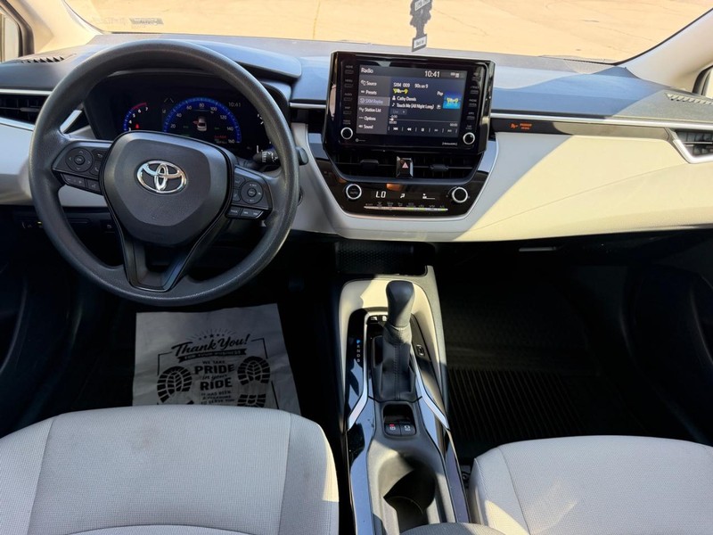 Toyota Corolla Vehicle Full-screen Gallery Image 8