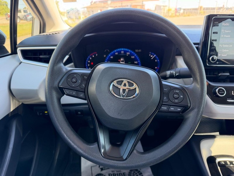 Toyota Corolla Vehicle Full-screen Gallery Image 9