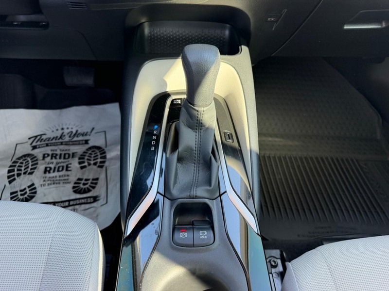 Toyota Corolla Vehicle Full-screen Gallery Image 14