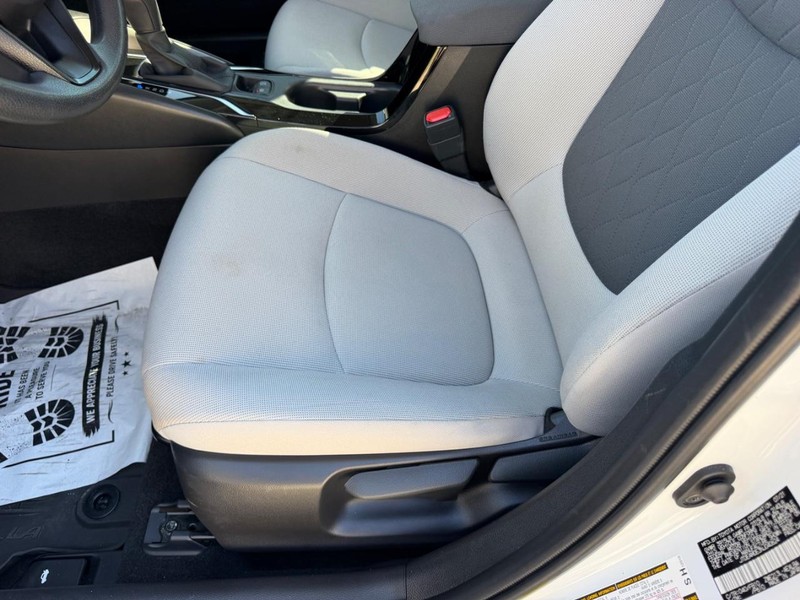 Toyota Corolla Vehicle Full-screen Gallery Image 17