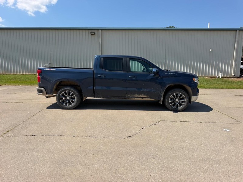 Chevrolet Silverado 1500 Vehicle Full-screen Gallery Image 2