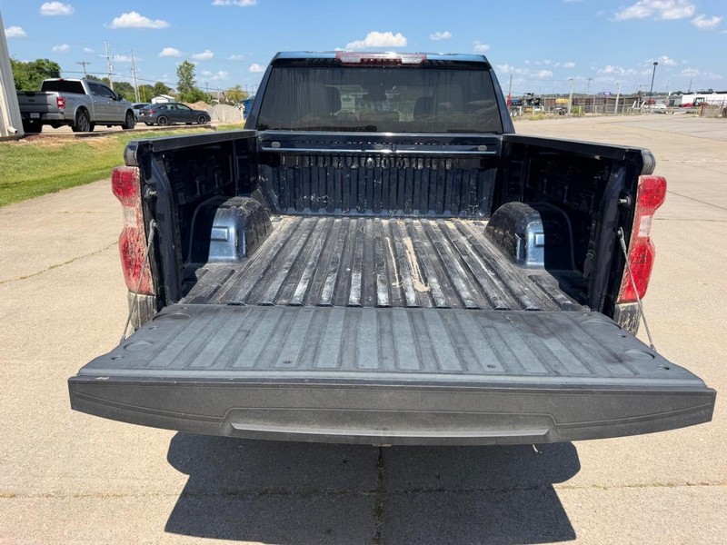 Chevrolet Silverado 1500 Vehicle Full-screen Gallery Image 3