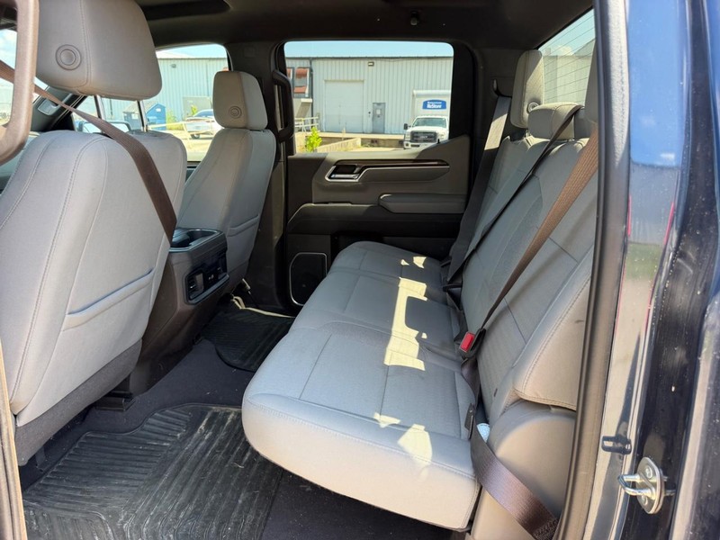 Chevrolet Silverado 1500 Vehicle Full-screen Gallery Image 5