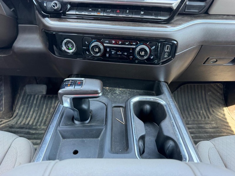 Chevrolet Silverado 1500 Vehicle Full-screen Gallery Image 12