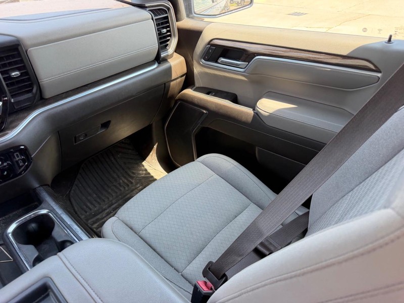 Chevrolet Silverado 1500 Vehicle Full-screen Gallery Image 13