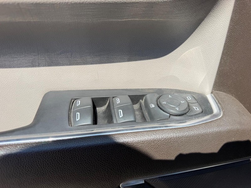 Chevrolet Silverado 1500 Vehicle Full-screen Gallery Image 14
