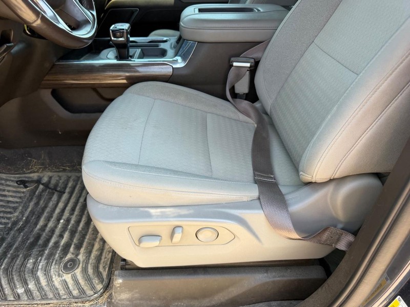 Chevrolet Silverado 1500 Vehicle Full-screen Gallery Image 15