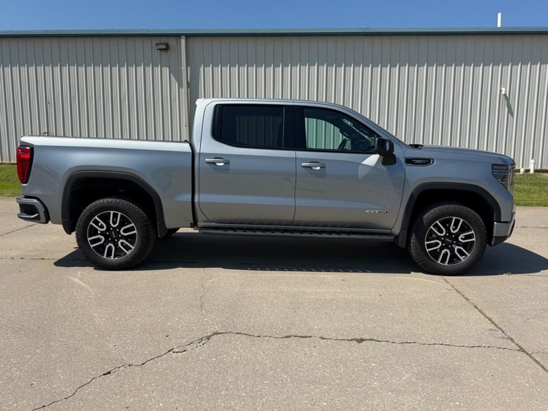 GMC Sierra 1500 Vehicle Full-screen Gallery Image 2