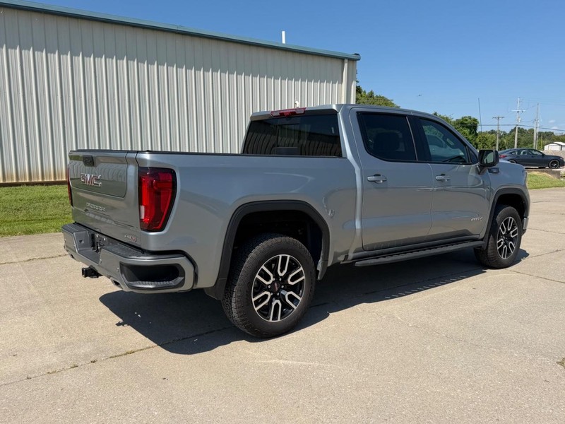 GMC Sierra 1500 Vehicle Full-screen Gallery Image 3