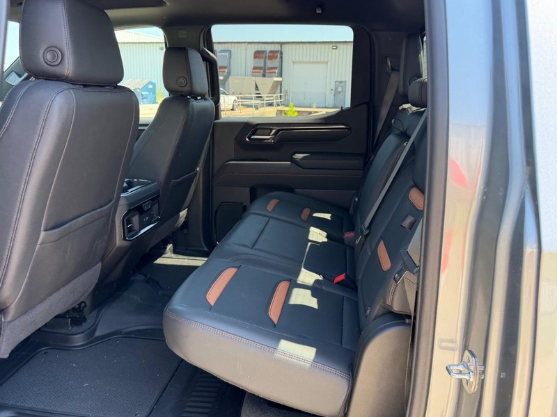 GMC Sierra 1500 Vehicle Full-screen Gallery Image 7