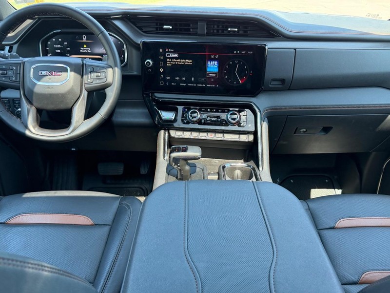 GMC Sierra 1500 Vehicle Full-screen Gallery Image 9