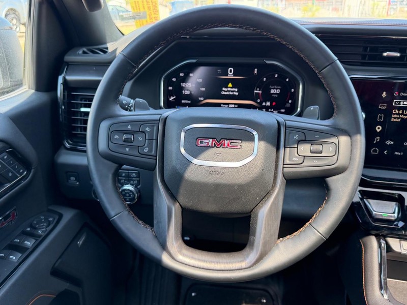 GMC Sierra 1500 Vehicle Full-screen Gallery Image 10