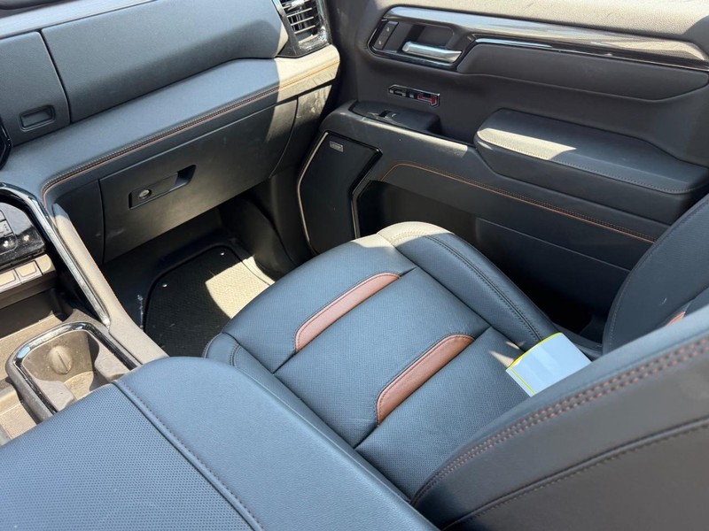 GMC Sierra 1500 Vehicle Full-screen Gallery Image 16