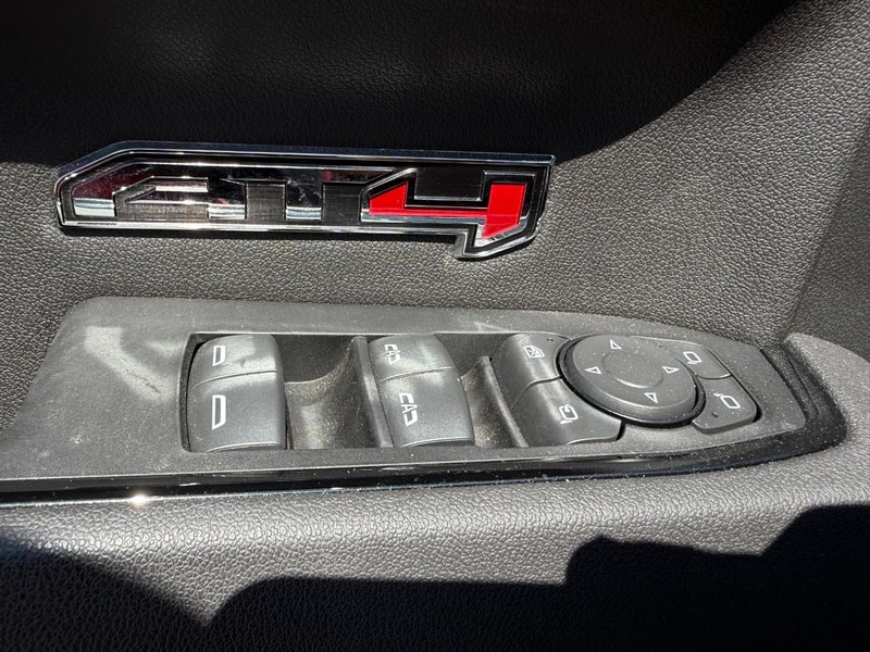 GMC Sierra 1500 Vehicle Full-screen Gallery Image 17