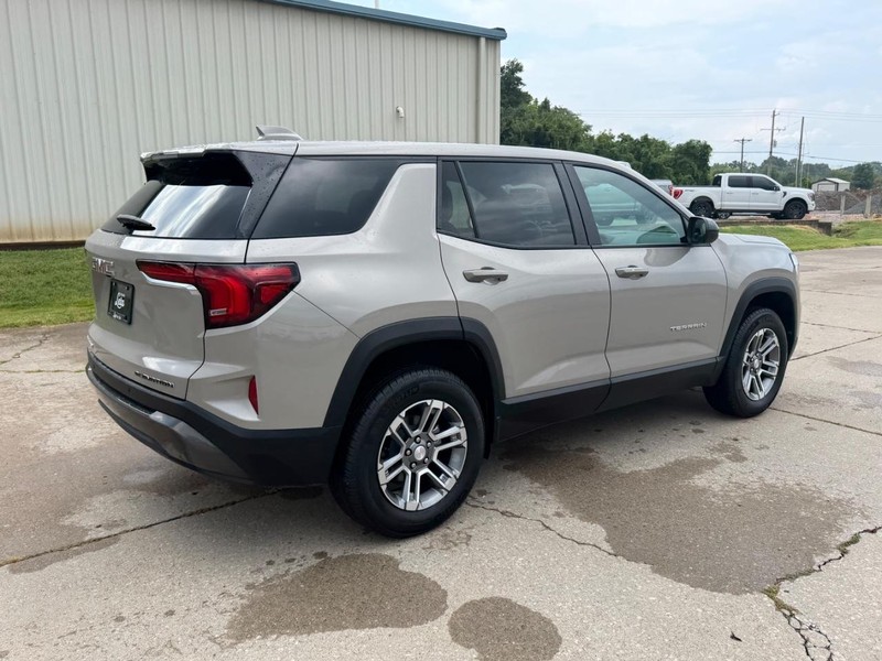 GMC Terrain Vehicle Full-screen Gallery Image 3