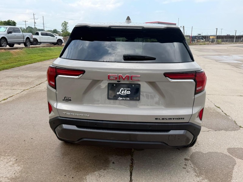 GMC Terrain Vehicle Full-screen Gallery Image 4