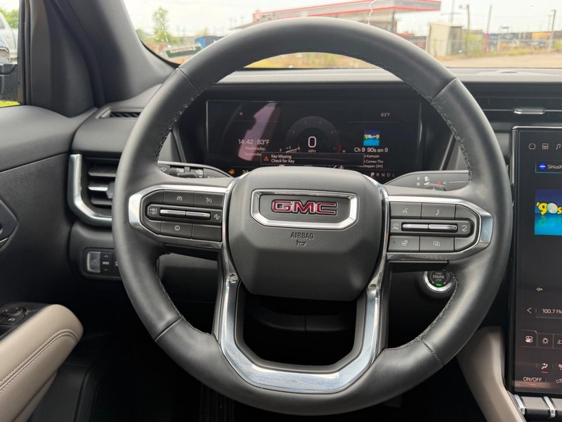 GMC Terrain Vehicle Full-screen Gallery Image 9