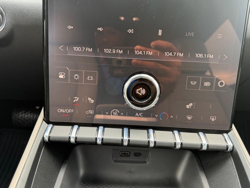 GMC Terrain Vehicle Full-screen Gallery Image 14