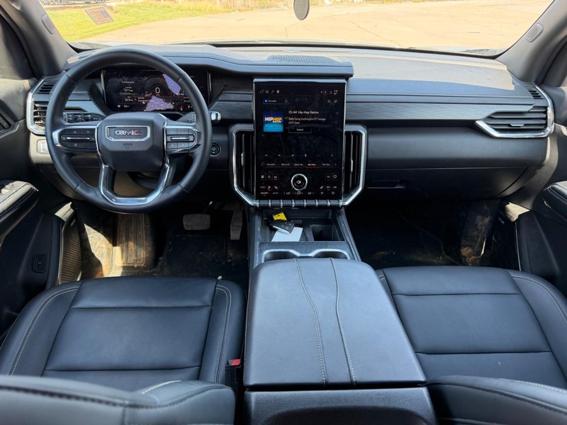 GMC Acadia Vehicle Full-screen Gallery Image 10
