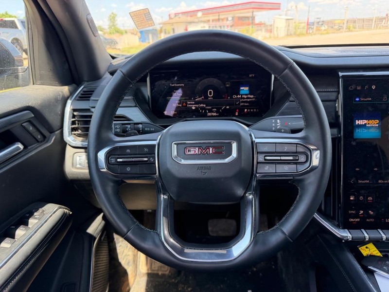 GMC Acadia Vehicle Full-screen Gallery Image 11