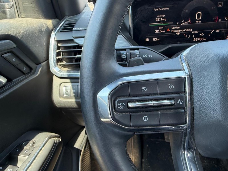 GMC Acadia Vehicle Full-screen Gallery Image 12