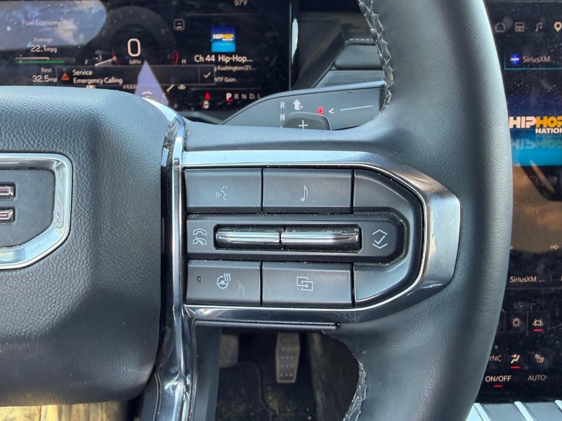 GMC Acadia Vehicle Full-screen Gallery Image 13