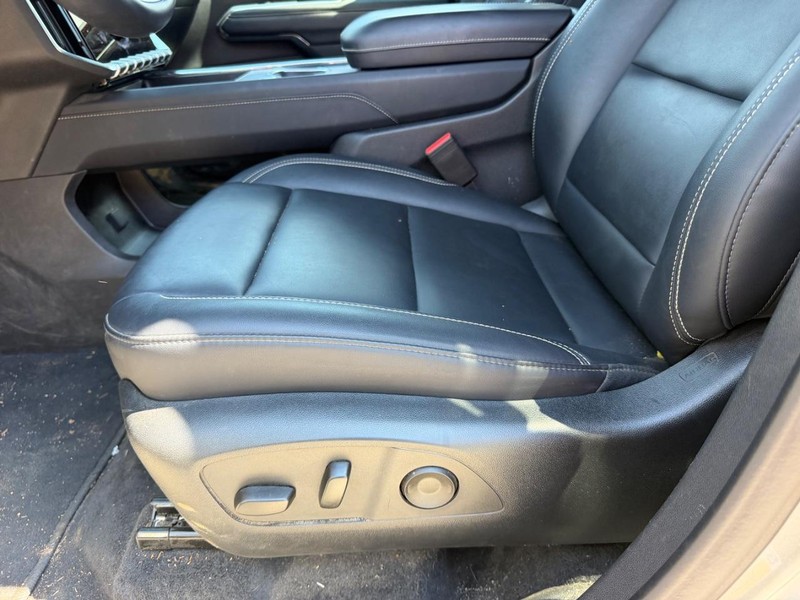 GMC Acadia Vehicle Full-screen Gallery Image 19