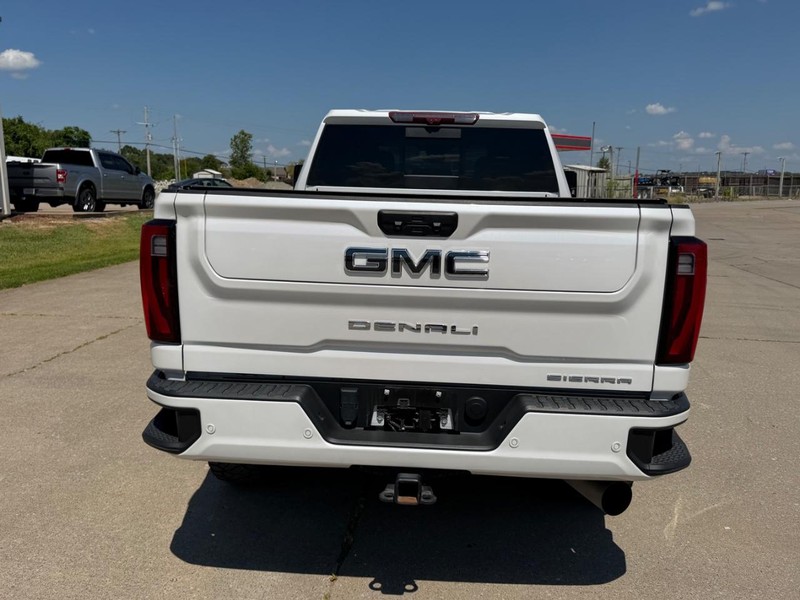 GMC Sierra 2500HD Vehicle Full-screen Gallery Image 4