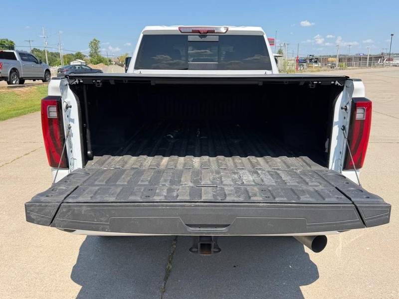 GMC Sierra 2500HD Vehicle Full-screen Gallery Image 5