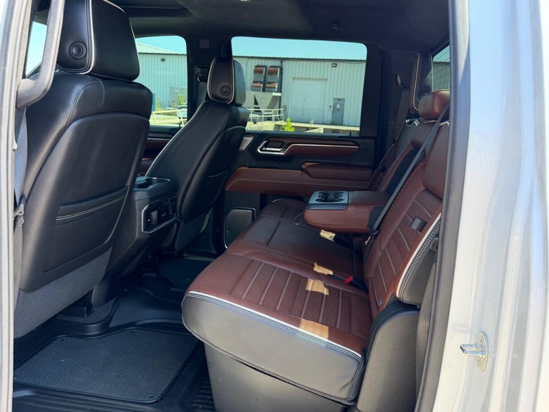 GMC Sierra 2500HD Vehicle Full-screen Gallery Image 7