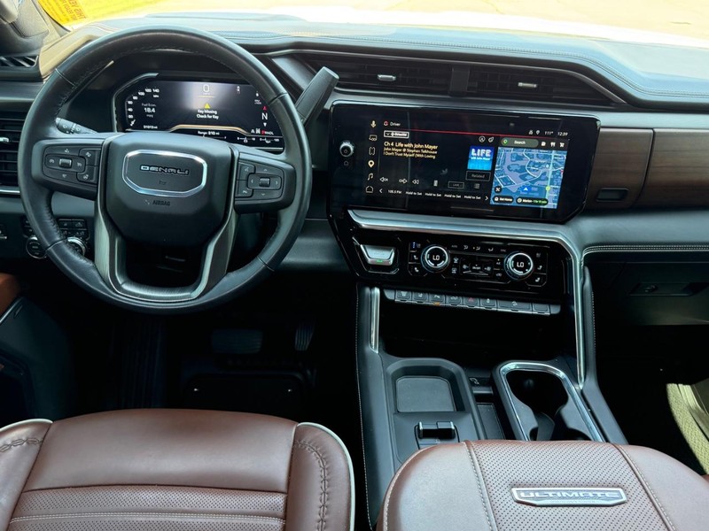 GMC Sierra 2500HD Vehicle Full-screen Gallery Image 9