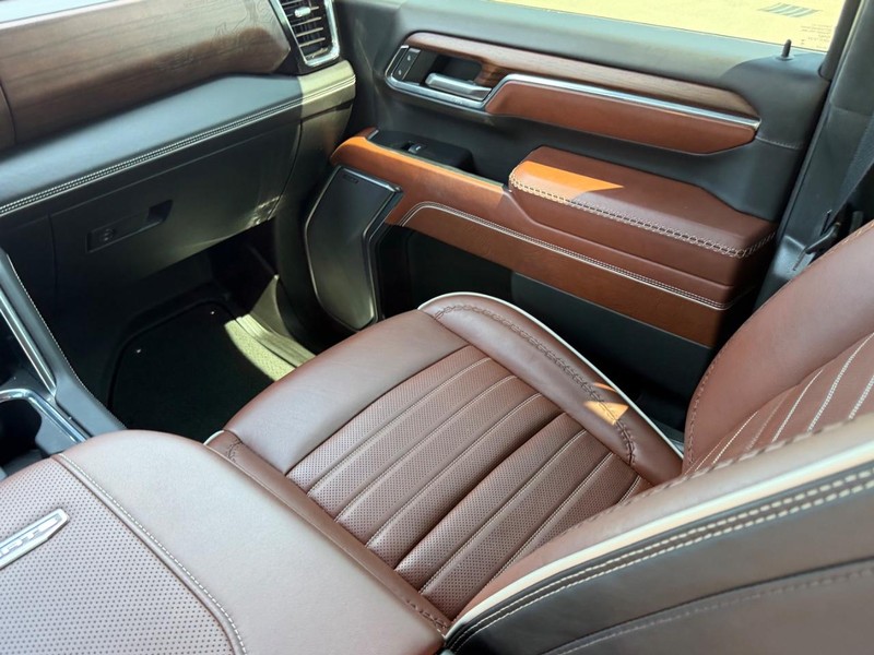 GMC Sierra 2500HD Vehicle Full-screen Gallery Image 15