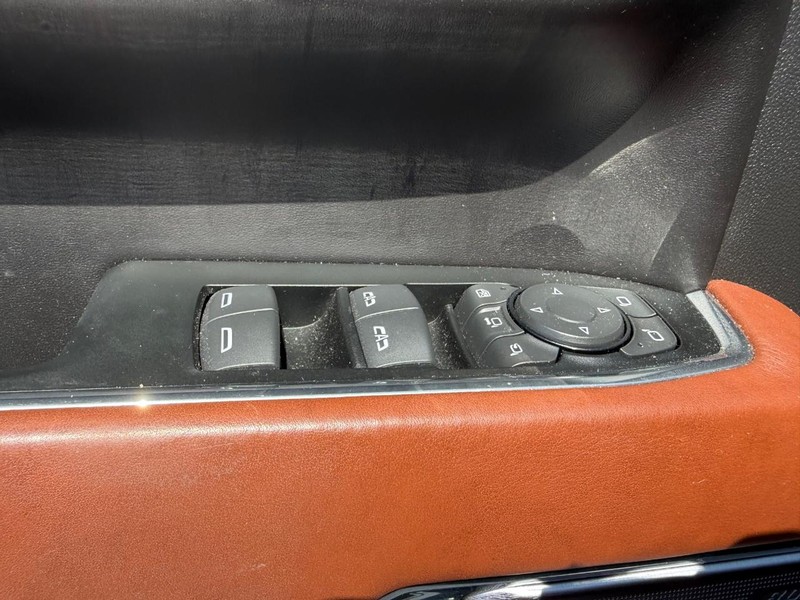 GMC Sierra 2500HD Vehicle Full-screen Gallery Image 16