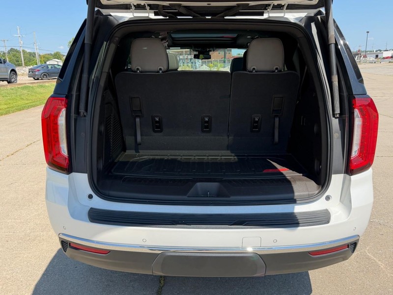 GMC Yukon Vehicle Full-screen Gallery Image 5