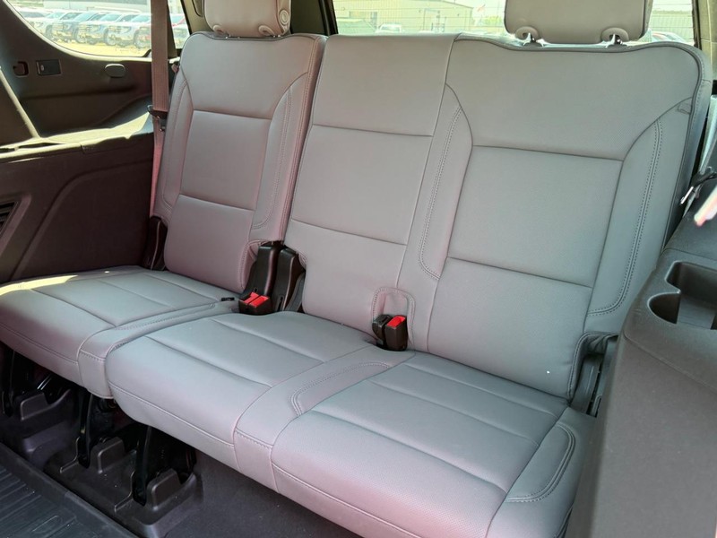 GMC Yukon Vehicle Full-screen Gallery Image 8